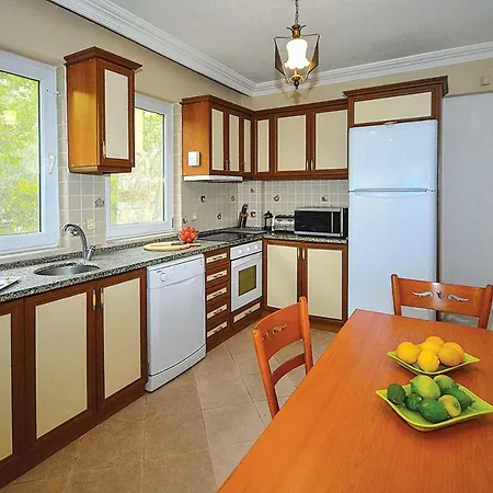 Sleeps 6 Air Con Wifi