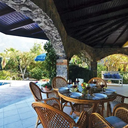Villa Sleeps 6 Air Con Wifi