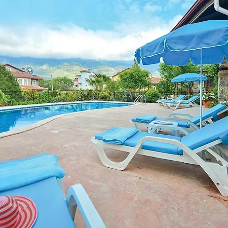 Villa Sleeps 6 Air Con Wifi *