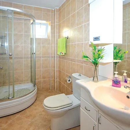 Sleeps 6 Air Con Wifi Villa *